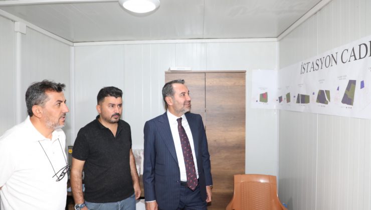 Şerifoğulları Kentsel Dönüşüm Ofisi’ni ziyaret etti.