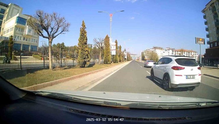 Elazığ’da trafikte makas atarak ilerleyen sürücü kameralara yansıdı