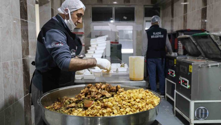 Elazığ’da dev kazanlar, ihtiyaç sahipleri için kaynıyor
