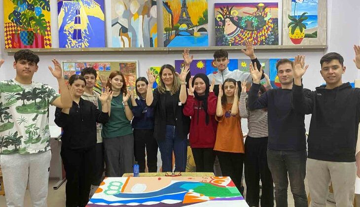 İşitme Engelli Öğrencilerin Dünyası Sanatla Renkleniyor
