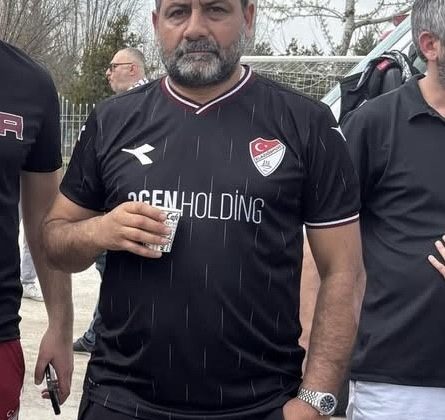 Elazığspor tribün lideri Biçer, platformdan düşüp belini kırdı