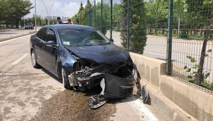 Elazığ’da otomobil duvara çarptı: 1 yaralı
