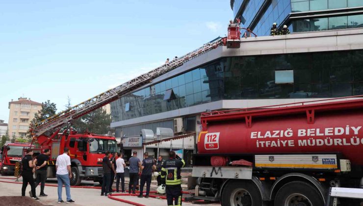 Elazığ’da plazada yangın paniği