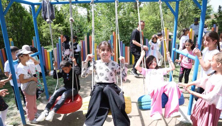 Elazığ’da çocuklar Geri Dönüşüm Parkı’nda doyasıya eğlendi
