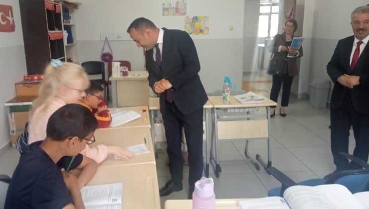 Görme engelli öğrenciler ziyaretle sevindi