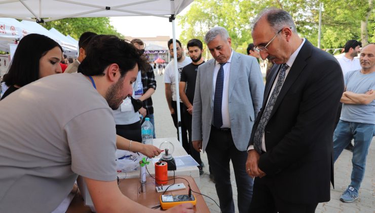 ÜNİVERSİTESİ 50. YIL FESTİVALİ TEKİN BULUT KONSERİYLE BAŞLADI