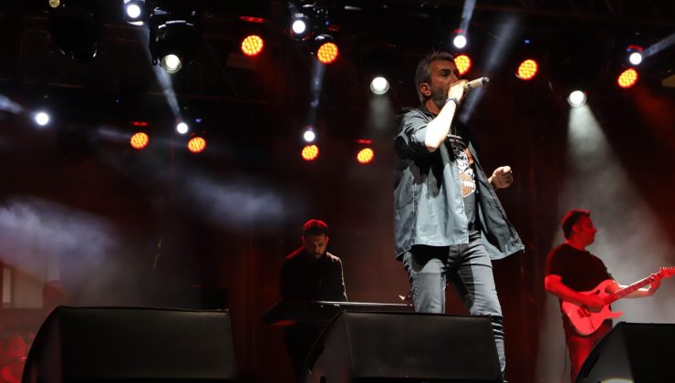 FIRAT ÜNİVERSİTESİ 50. YIL FESTİVALİ ROCK KONSERİYLE DEVAM ETTİ