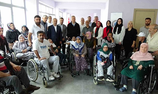 İhtiyaç sahibi engelliler bayram öncesinde sandalyelerine kavuştu