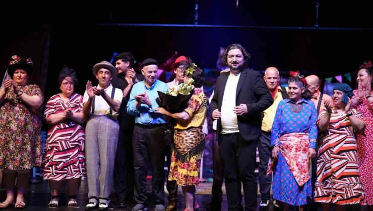 Eskişehir’de engelli bireyler tiyatro gösterisi sundu