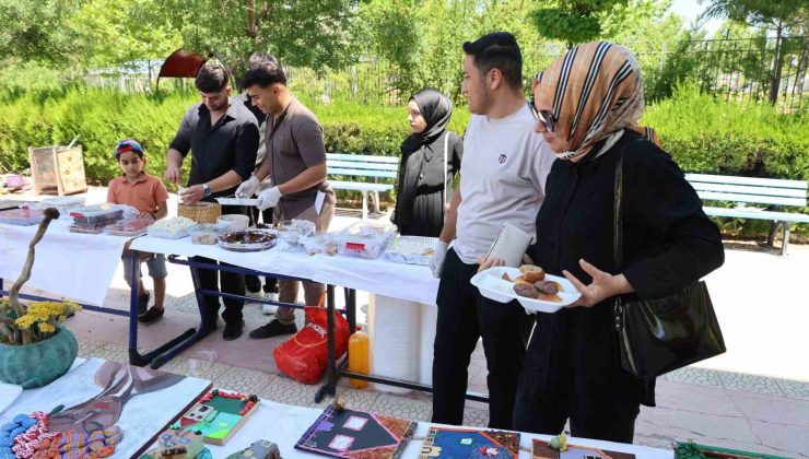 Karnelerini aldılar, yardım için okulu terk etmediler
