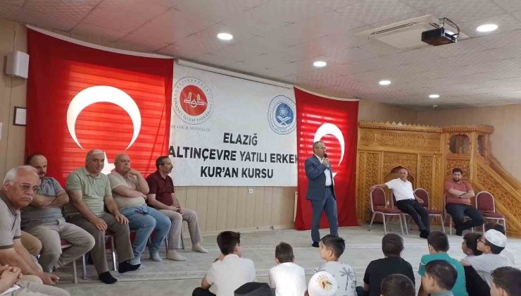 Kur’an kursunda karne ve ödül sevinci