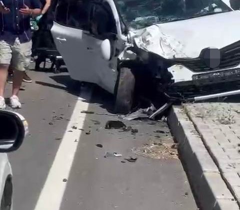 Karakoçan ilçesinde meydana gelen trafik kazasında 3 kişi yaralandı.