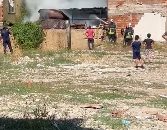 Elazığ’da odunluk yangını söndürüldü