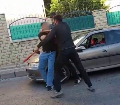 Elazığ’da baltalı-sopalı yol verme kavgası kamerada