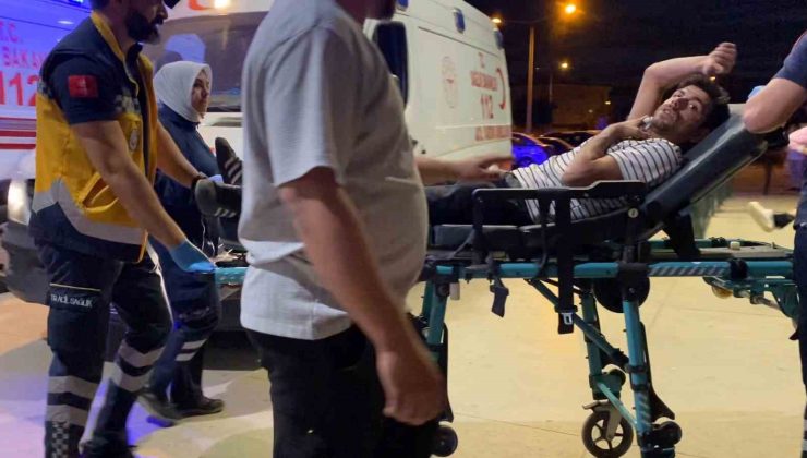 Engelli genci boynundan bıçakladı