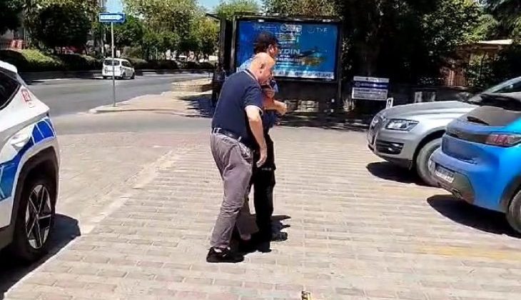Görme Engelli Bireyin Yardımına Polis Koştu