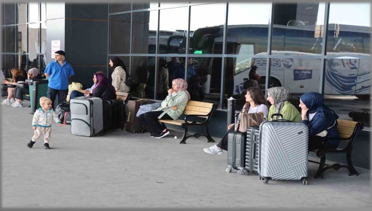 Elazığ’da bayram tatili uzamayınca otogar boş kaldı