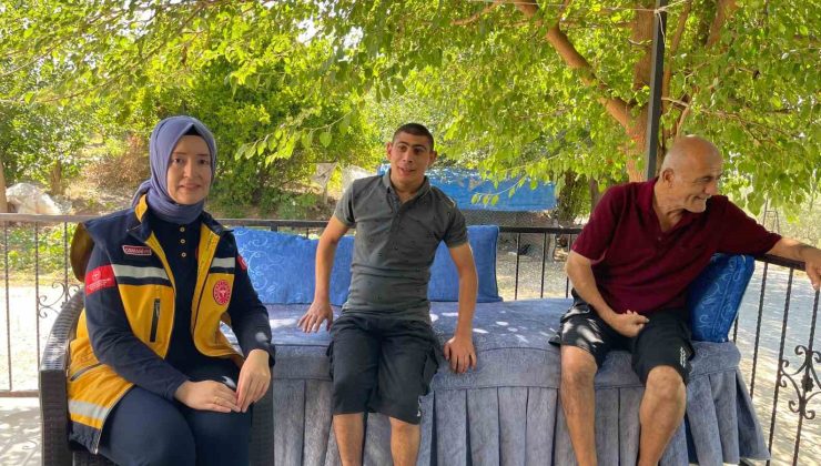 Telefonda engelli bireyin hayatını kurtaran 112 personeli, aileyi ziyaret etti