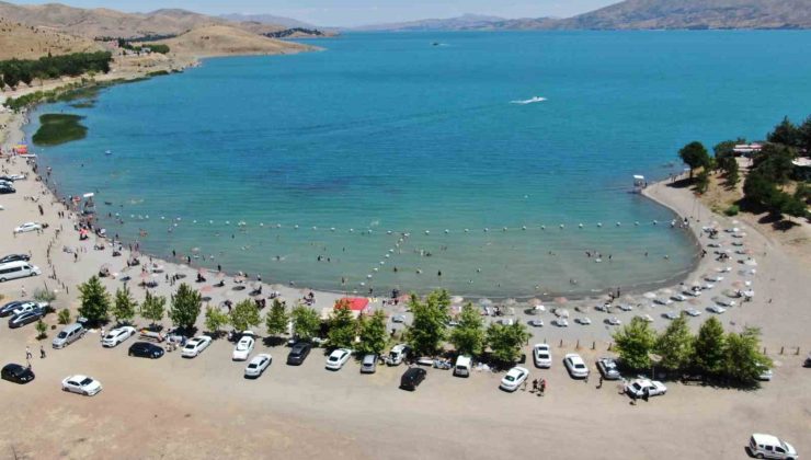 Tatilciler Ege sahillerini aratmayan Hazar Gölü’ne akın etti