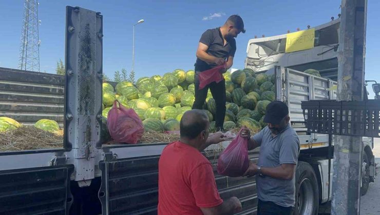 Elazığlı esnaf 30 ton karpuzu ücretsiz dağıttı