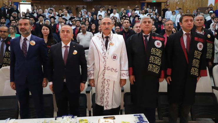 FIRAT ÜNİVERSİTESİNDE DERECEYE GİREN ÖĞRENCİLER TÖRENLE ÖDÜLLERİNİ ALDI