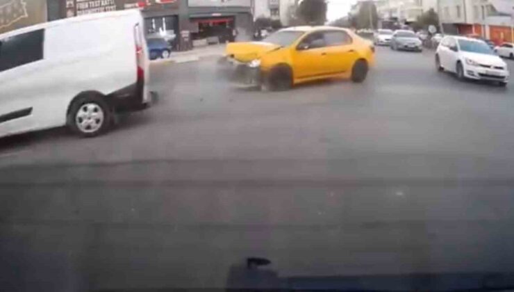 Elazığ’da trafik kazası kameralara yansıdı