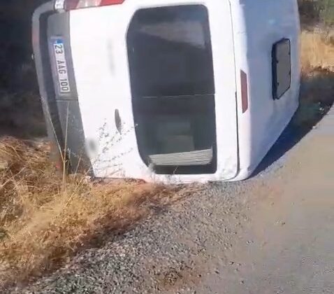 Elazığ’da öğrenci servisi devrildi, kazada yaralanan olmadı