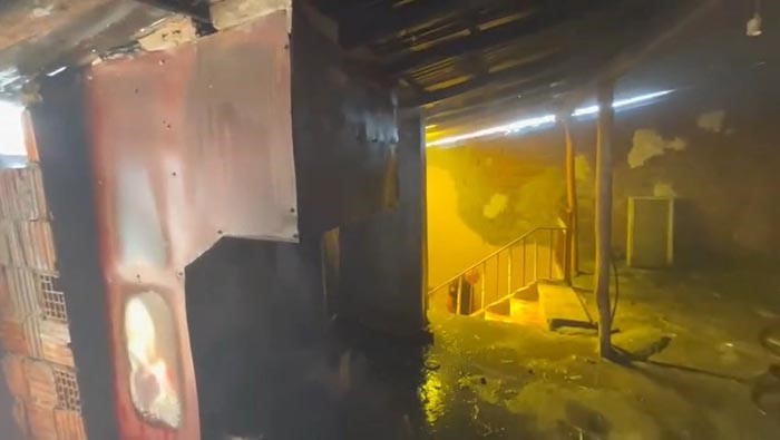 Kovancılar ilçesinde çıkan çatı yangını itfaiye ekipleri tarafından söndürüldü.