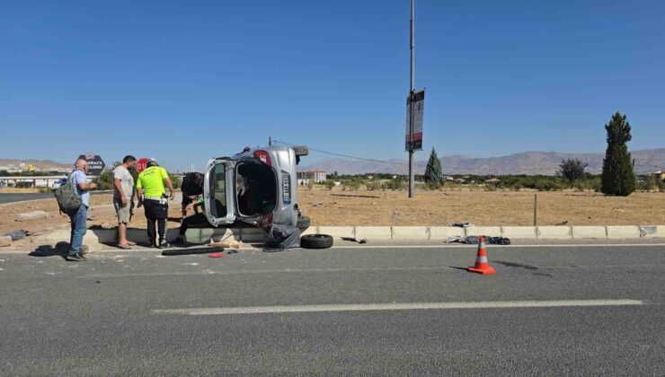 Elazığ’da motosikletle otomobil çarpıştı: 1’i ağır 2 yaralı