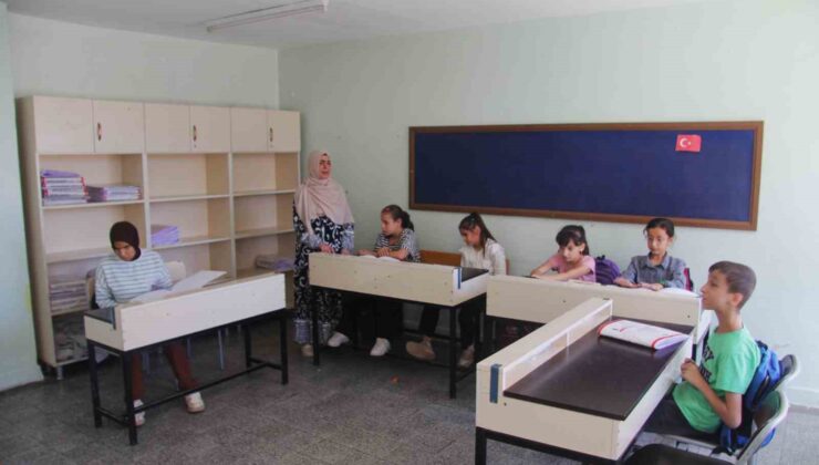 Görme engelli öğretmenin meslek aşkı öğrencilerine örnek oluyor