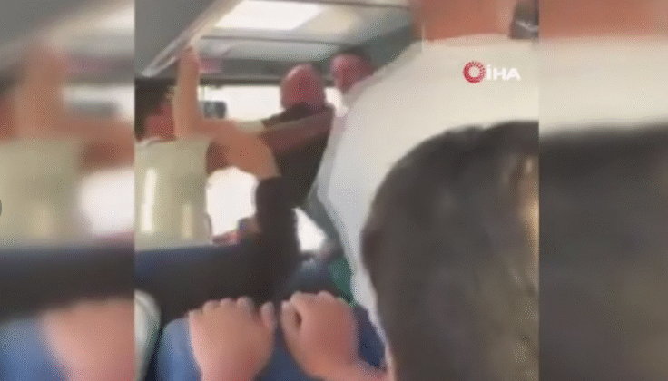 Elazığ’da Otobüs şoförü ile yolcu birbirine girdi…O anlar kamerada