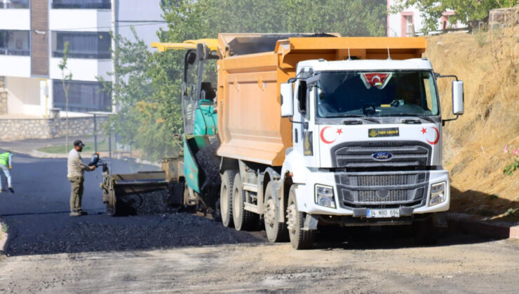 Elazığ’da yol yenileme çalışmaları sürüyor