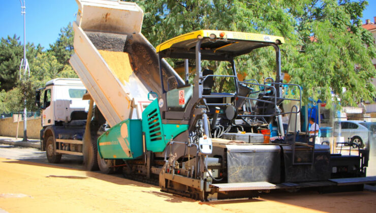 KENT GENELİNDEKİ ASFALTLAMA HAMLESİNİ SÜRDÜRÜYOR