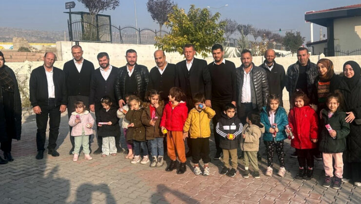 MİNİKLER, ŞOFÖRLERİN GÜNÜNÜ KUTLADI
