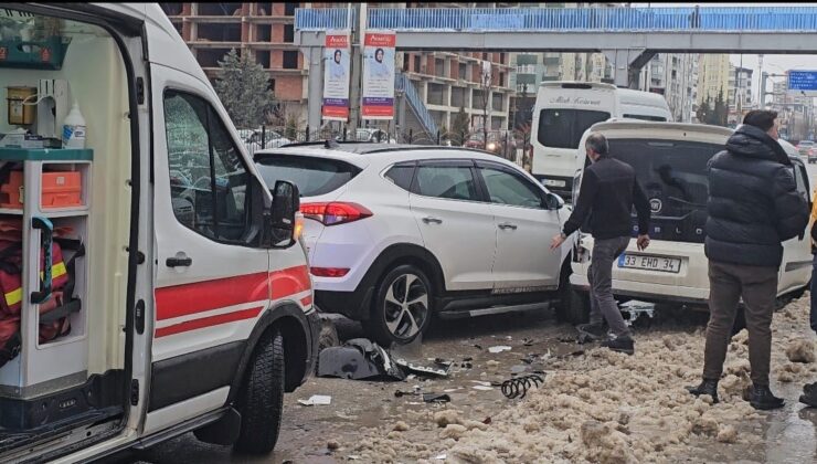 Elazığ’da otomobil ile taksi çarpıştı: 1 yaralı