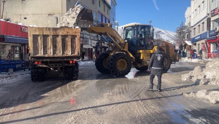 Tunceli Belediyesi karla mücadele çalışmalarını sürdürüyor