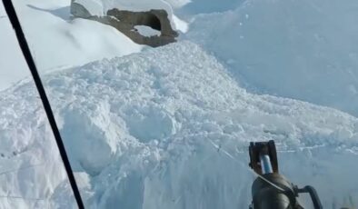 Elazığ’da çığ düşmesi sonucu kapanan geçit açıldı