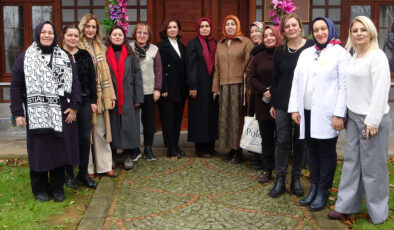 Acılarını üreterek unutuyorlar