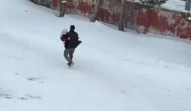 Vefa dolu görüntü: Hasta annesini kucağında taşıdı