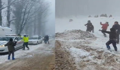 Soğuk havada sıcak görüntüler: Jandarma çocuklarla kar topu savaşı yaptı