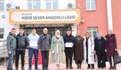 Bir okul, üç nesil, tek karne günü