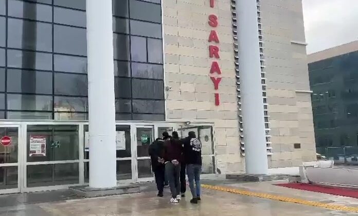 Sazan sarmalı ile 3 milyon liralık vurgun yapan 2 şüpheli yakalandı