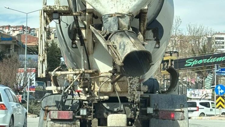 Mikserden taşan beton, asfalt yola döküldü