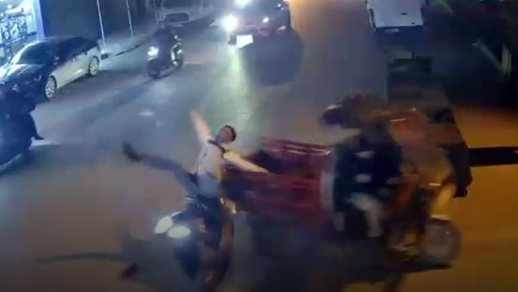 2 motosiklet çarpıştı Kaza anı kamerada