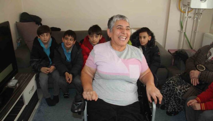 Minik öğrenciler engelli vatandaşın hayalini gerçekleştirdi