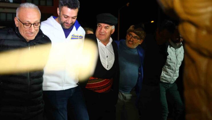 Davul ve klarnet eşliğinde geleneksel sahur halayı onlarca kişiyi buluşturdu