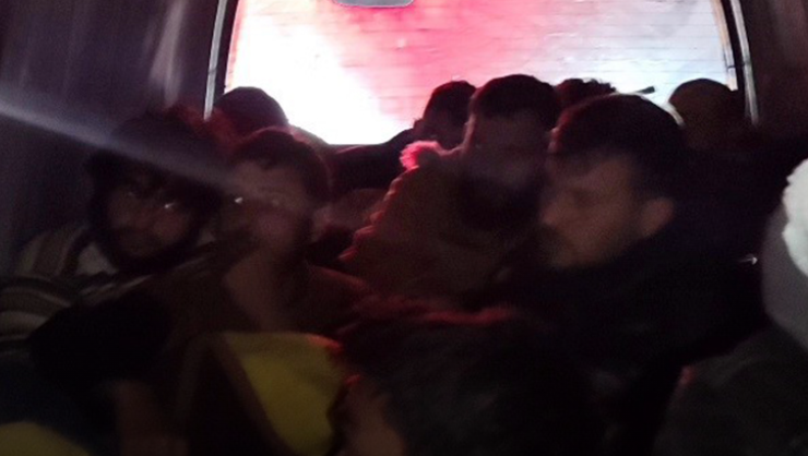 Minibüs içerisinde göçmen kaçakçılığı!