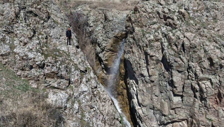 Kuruyan 30 yıllık şelale, yağışlarla birlikte yeniden canlandı