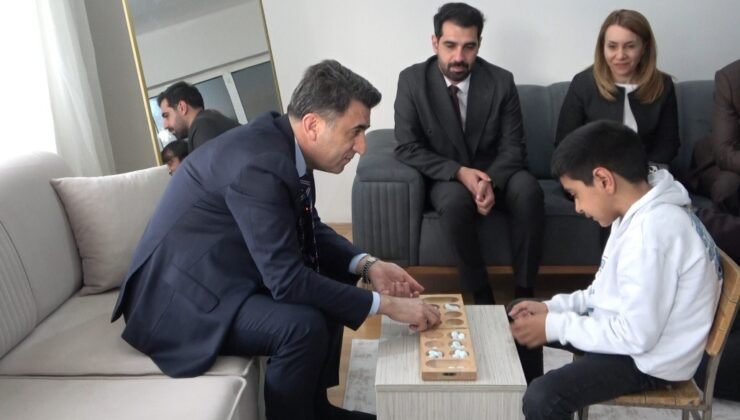 Otizmli Ali İsmail ile Vali Aygöl’ün diyalogları gülümsetti