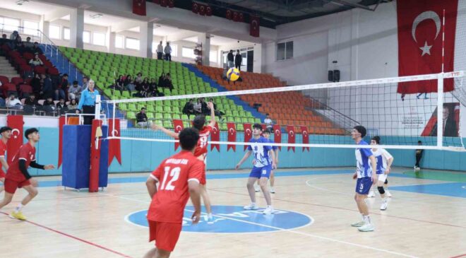 Elazığ’da genç erkekler voleybol grup birinciliği heyecanı başladı